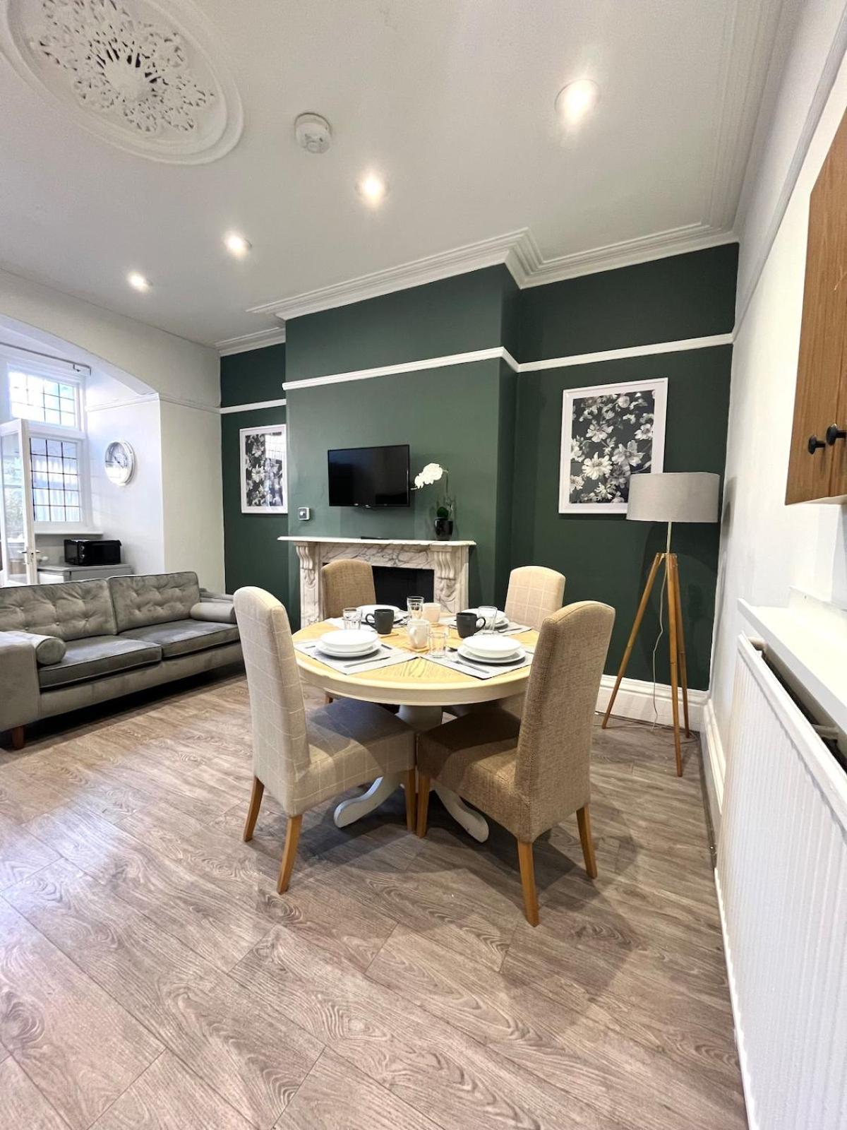 Stylish Home From Home In Derby - Great For Contractors, Groups & Families With Free Parking Exteriör bild